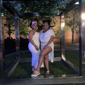 Meet your TWIN Posher’s SUNSHINE & MOON ☺️